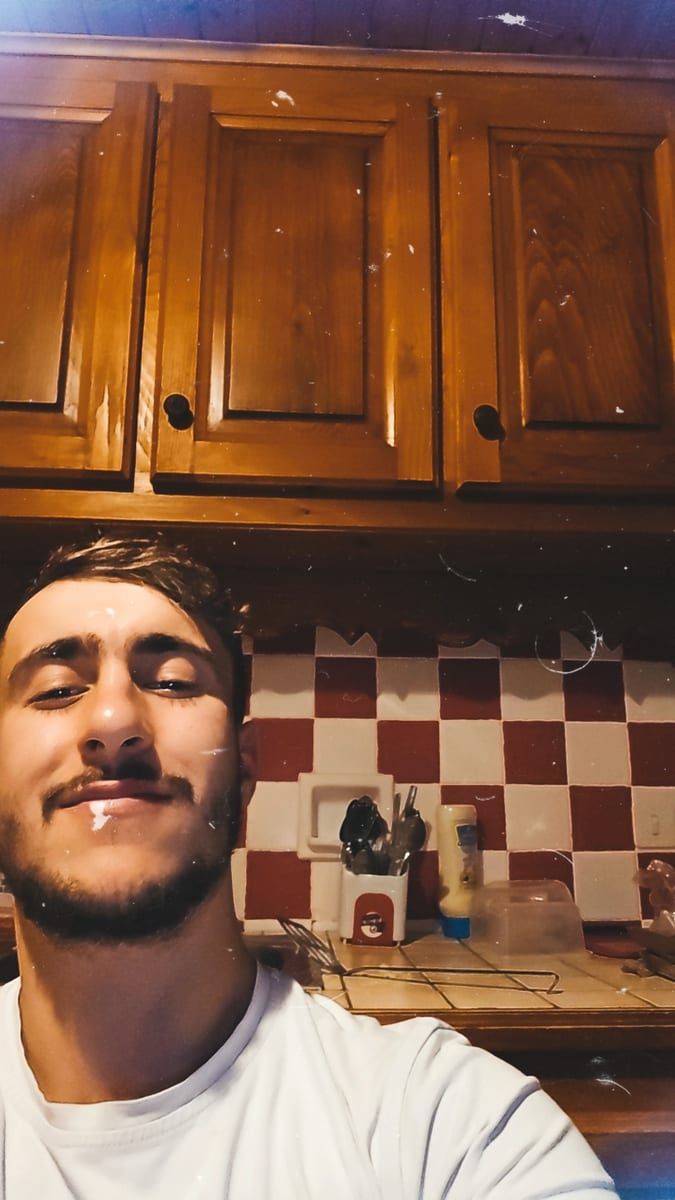 Profil de Reza, 23 ans, Bars gay à Cumbel (Grisons)