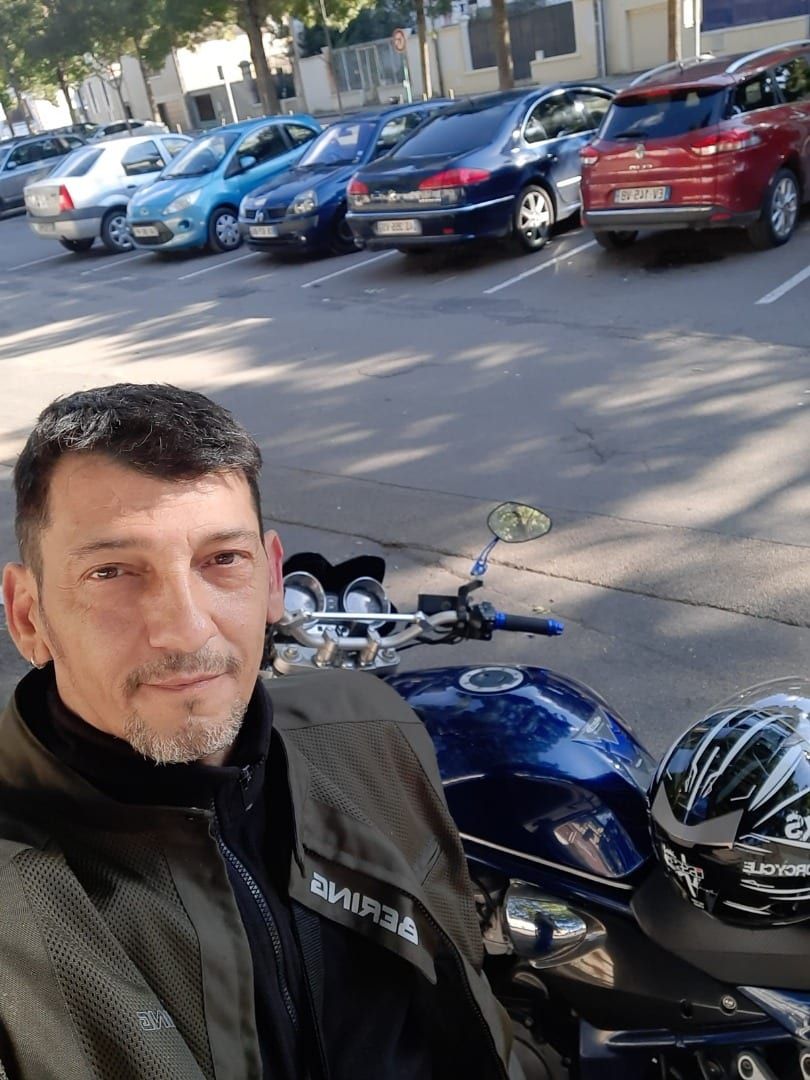 Profil de Giles, 31 ans, Bars gay à Castiel (Grisons)