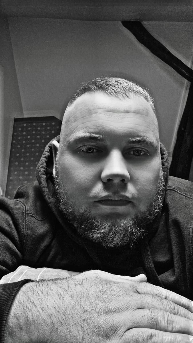 Profil de Enak, 30 ans, Bars gay à La Conversion (Vaud)