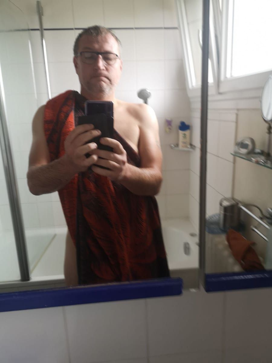 Profil de Houssam, 37 ans, Bars gay à Wassen UR (Uri)
