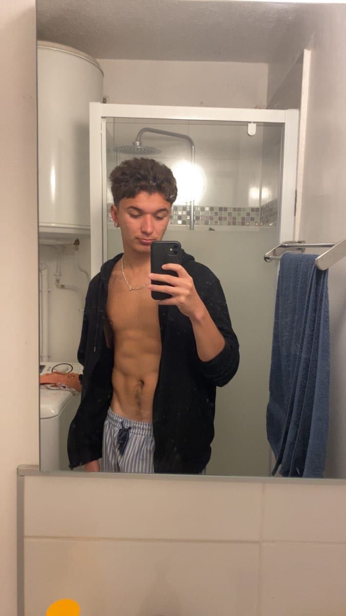 Profil de Sophyan, 27 ans, Bars gay à Bivio (Grisons)