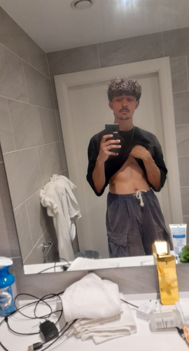 Profil de El-hadj, 24 ans, Bars gay à Saas im Prättigau (Grisons)