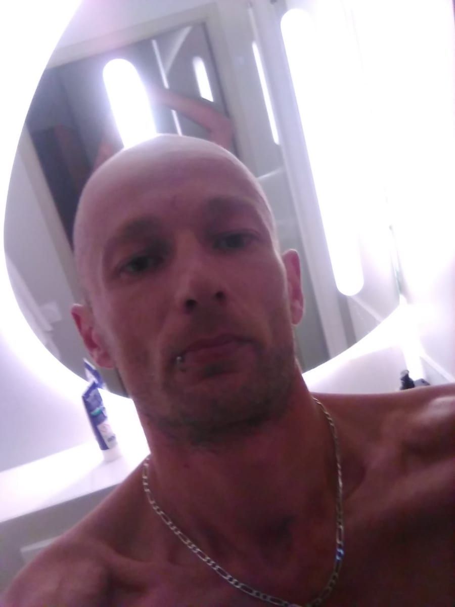 Profil de Miloude, 34 ans, Bars gay à Vésenaz (Genève)