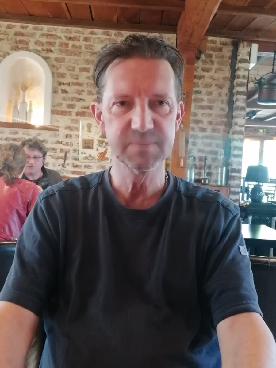 Profil de Uwe, 39 ans, Bars gay à Vilars NE (Neuchâtel)