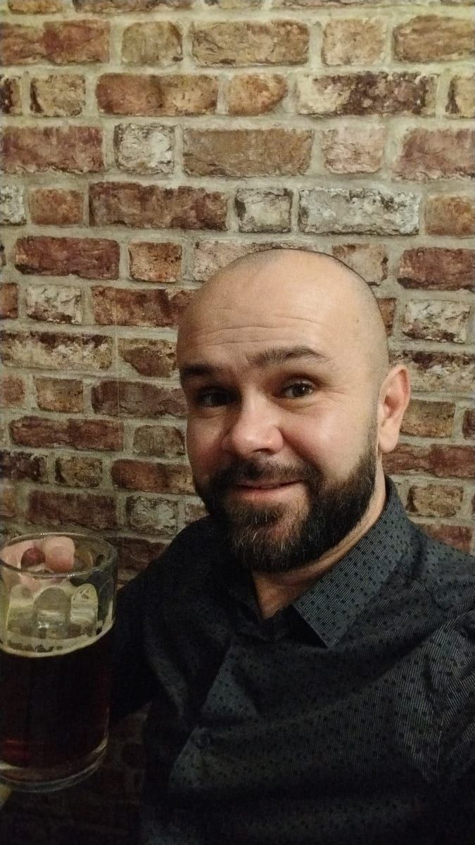 Profil de Yvonnic, 42 ans, Bars gay à Buseno (Grisons)