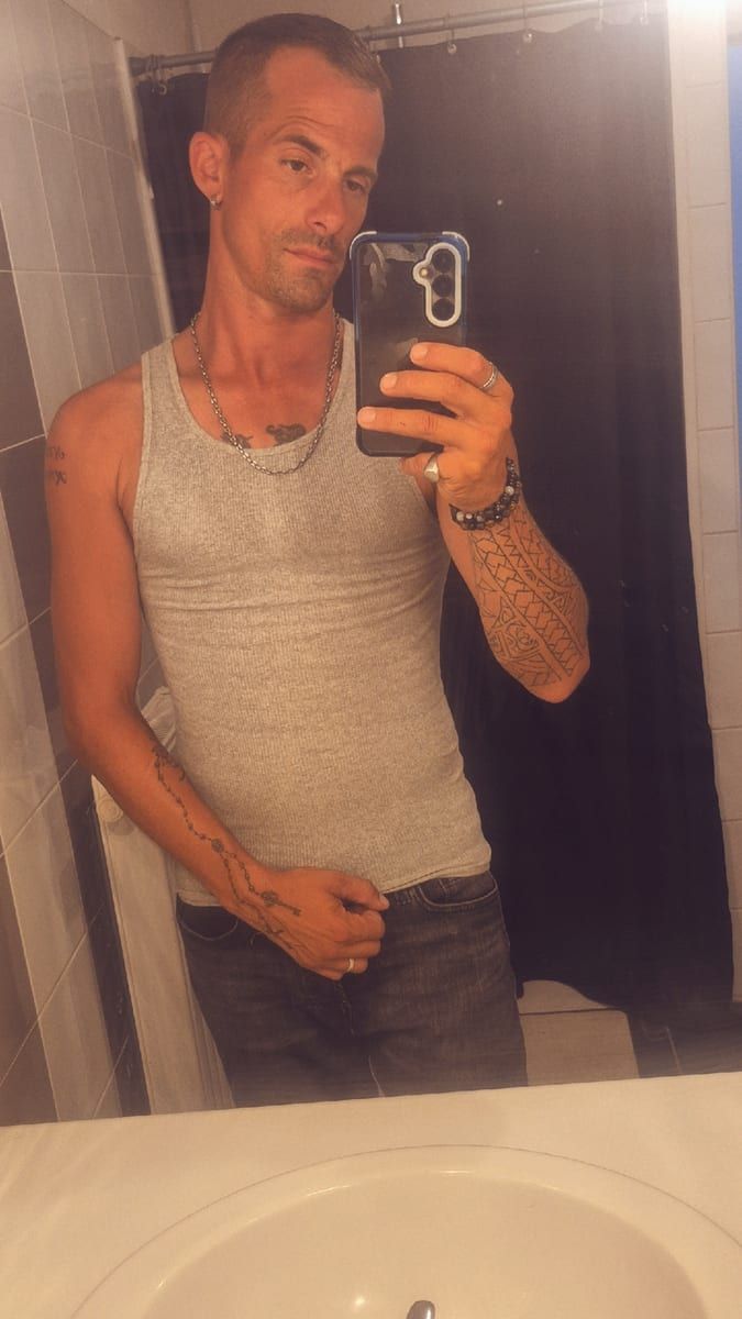 Profil de Youry, 44 ans, Bars gay à Vésenaz (Genève)