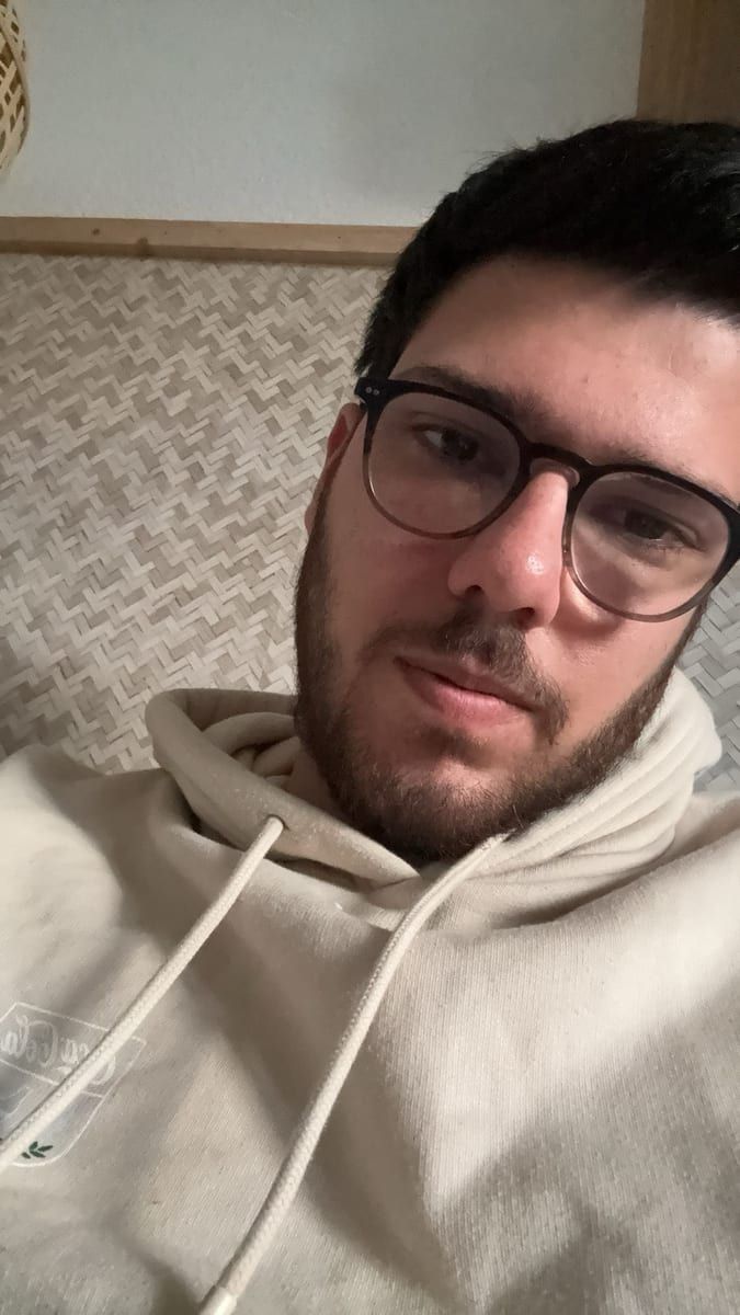 Profil de Amjed, 22 ans, Bars gay à Hersiwil (Soleure)