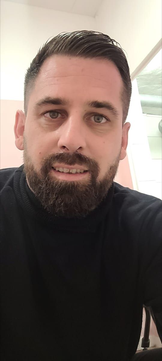Profil de Umit, 22 ans, Bars gay à Eclépens (Vaud)