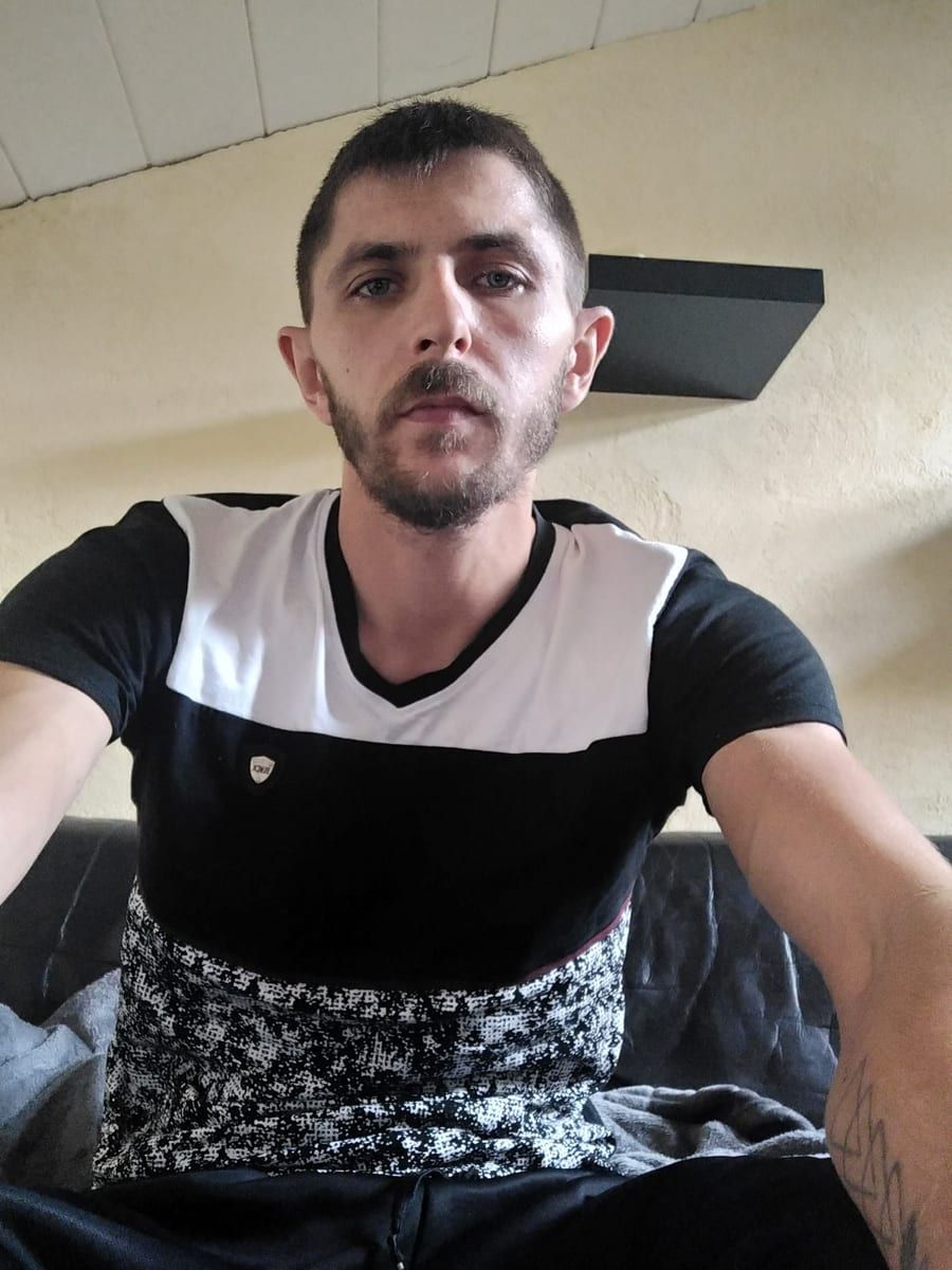 Profil de Abdesselem, 23 ans, Bars gay à Waldstatt (Appenzell Rhodes-Extérieures)