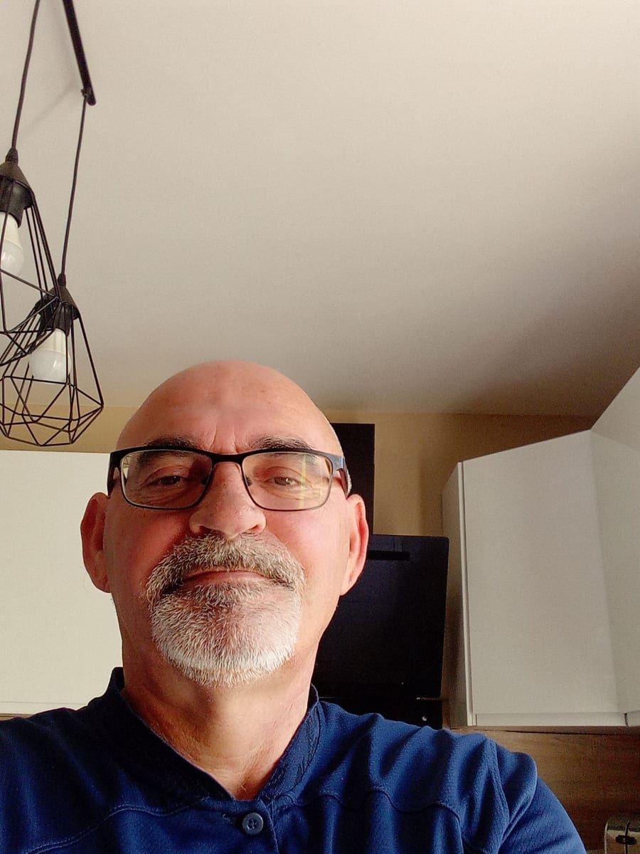 Profil de Edward, 31 ans, Bars gay à Urnerboden (Uri)