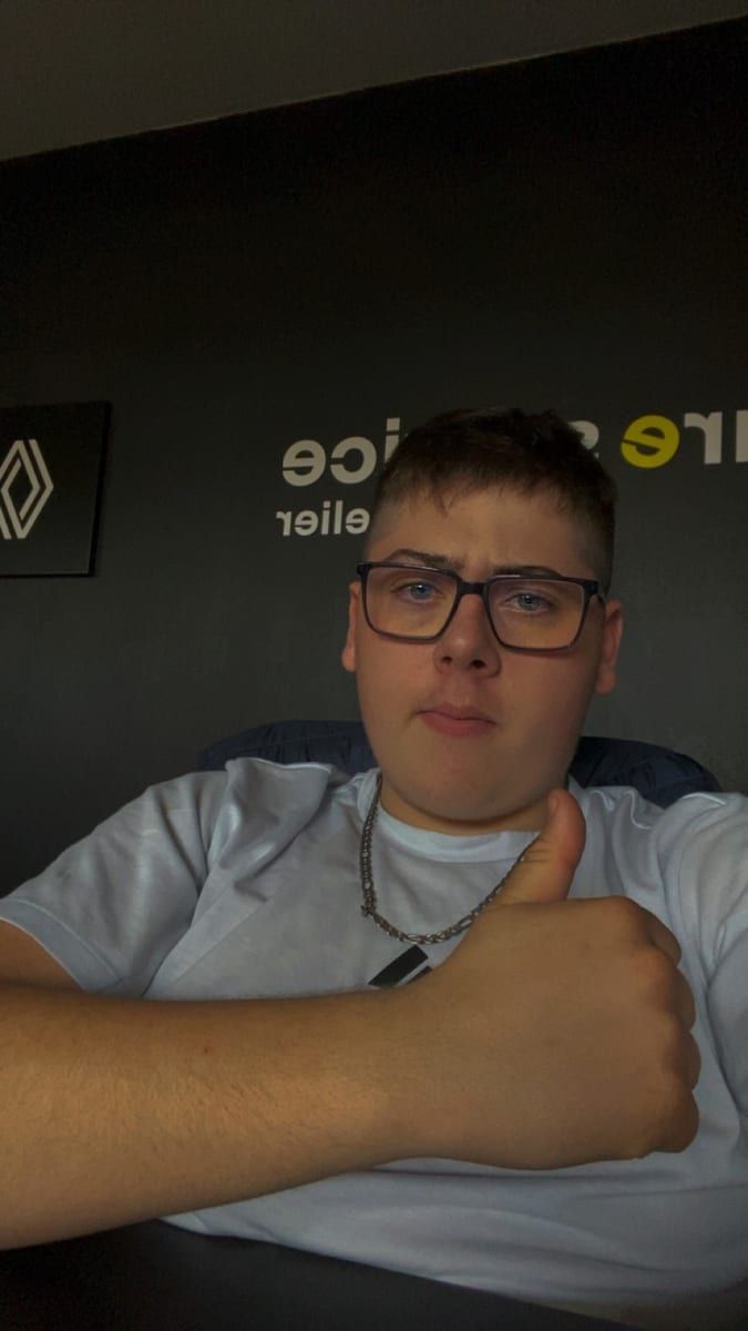 Profil de Lunis, 35 ans, Bars gay à Vellerat (Jura)